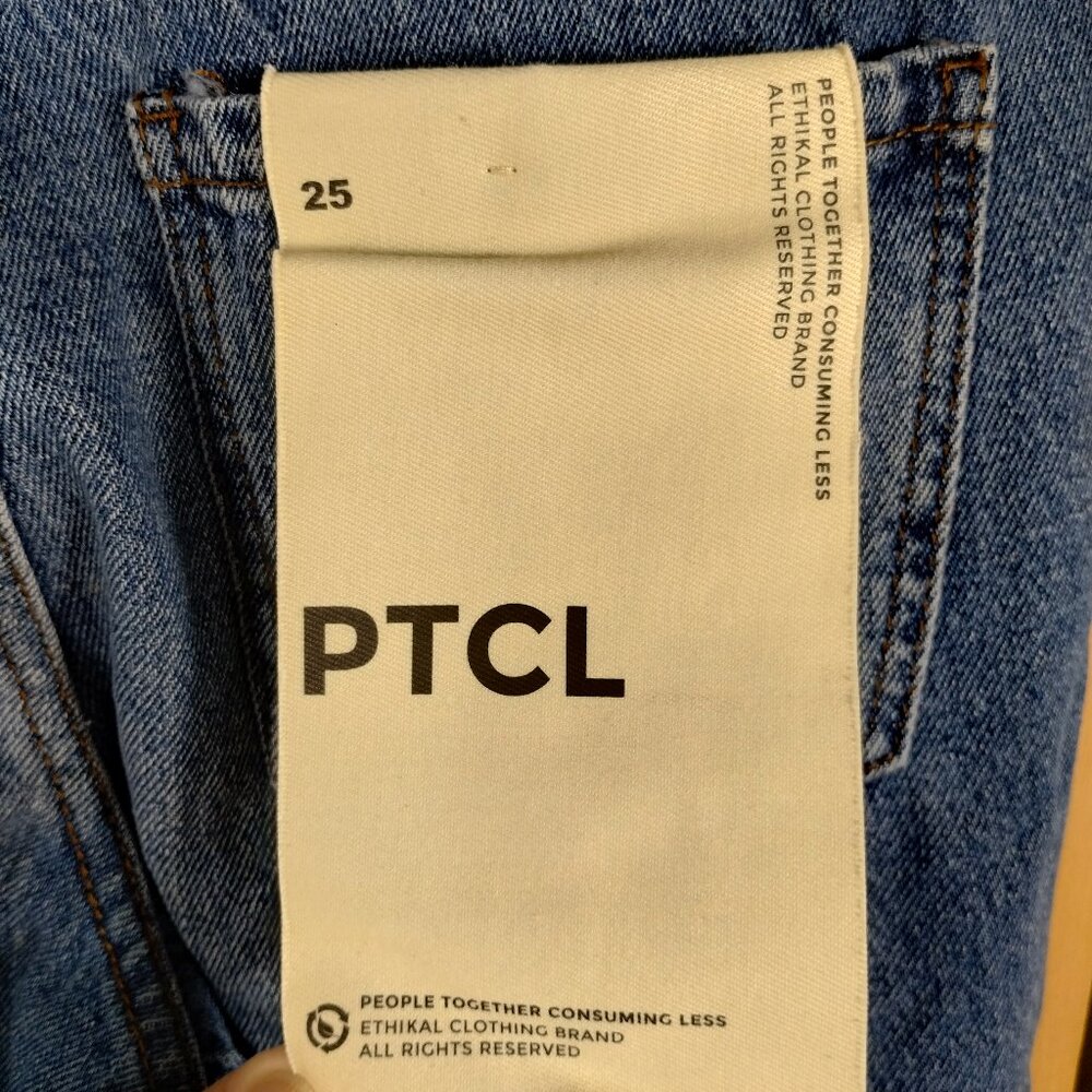 PTCL Laser Cut Heart Embellished Jeans Size 25 NWT - Picture 12 of 16